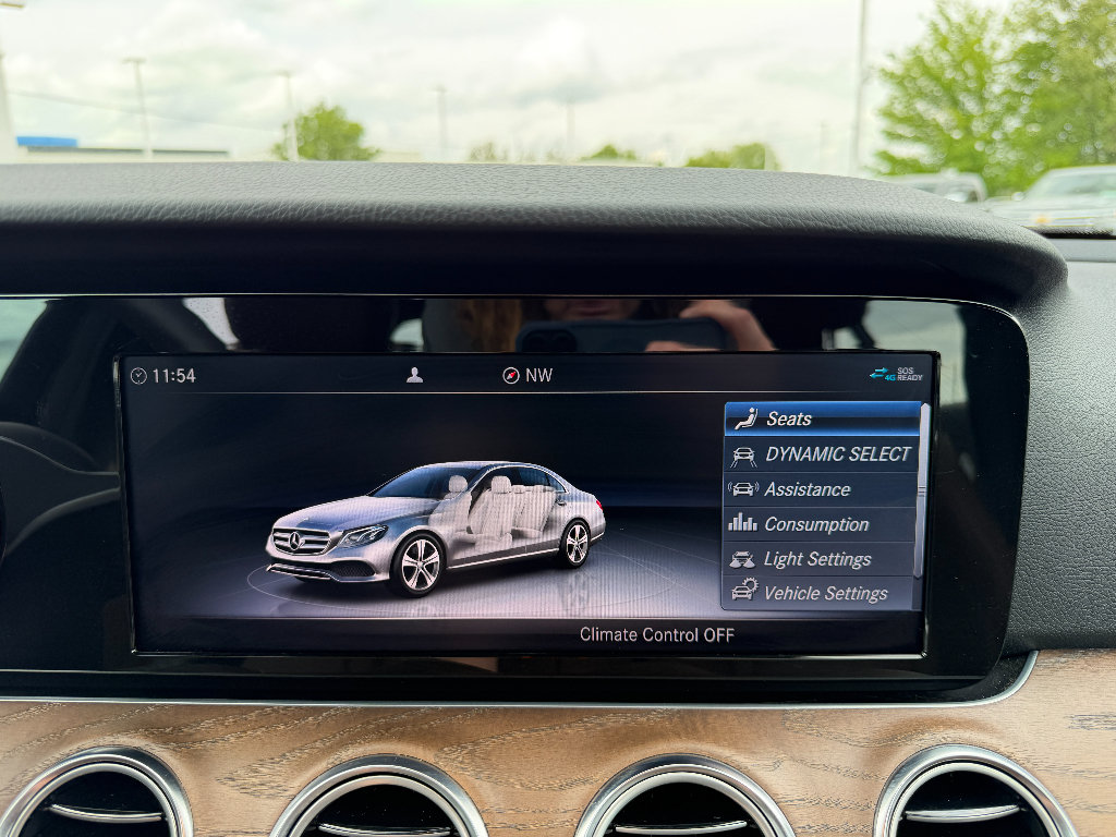 Used 2019 Mercedes-Benz E 300 4MATIC image 34