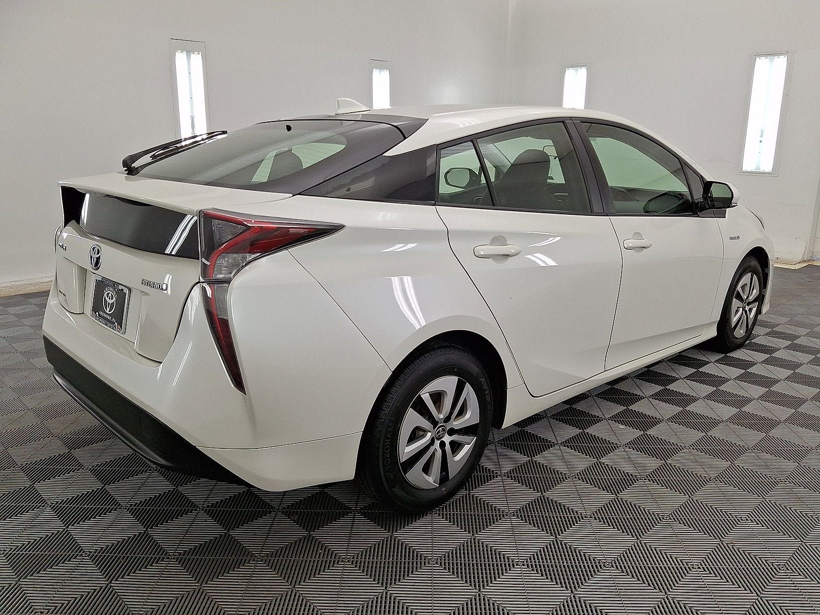 Certified 2017 Toyota Prius Three FWD image 16