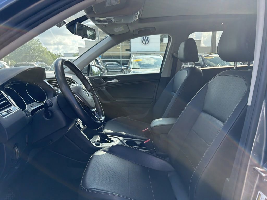 Used 2018 Volkswagen Tiguan SEL FWD image 2