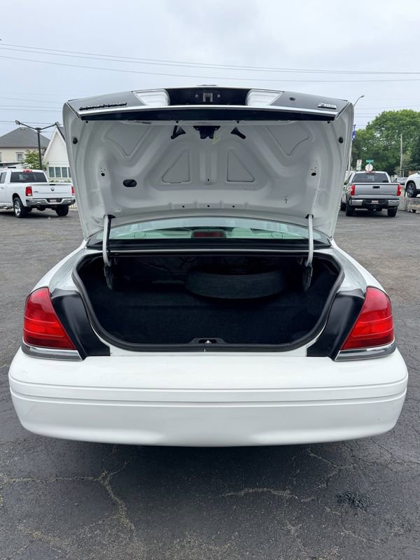 Used 2011 Ford Crown Victoria LX w/ Comfort Appearance Pkg RWD image 13