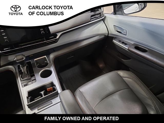 Used 2021 Toyota Sienna XSE w/ XSE Plus Package image 19