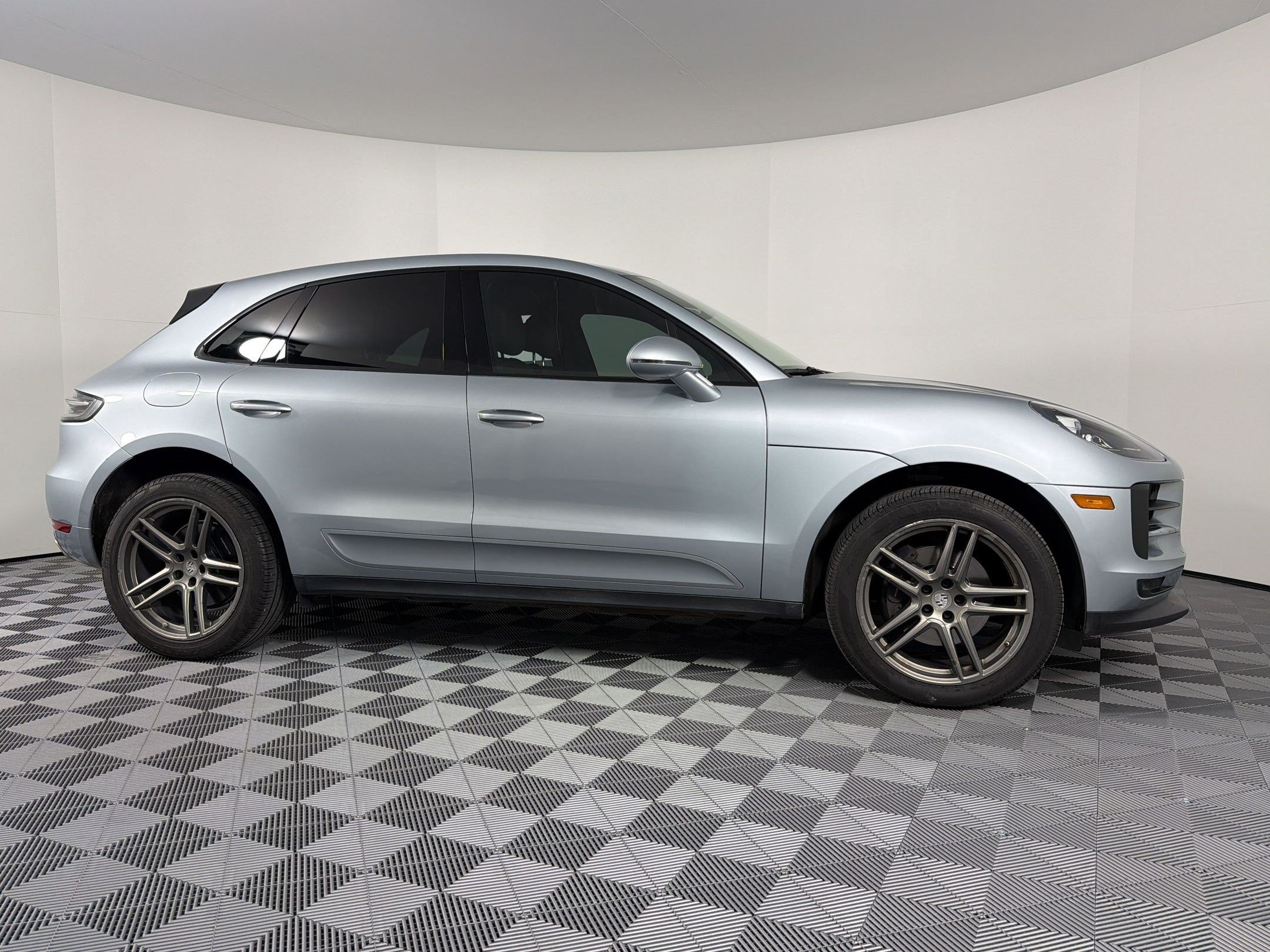 Used 2019 Porsche Macan AWD/4WD image 8