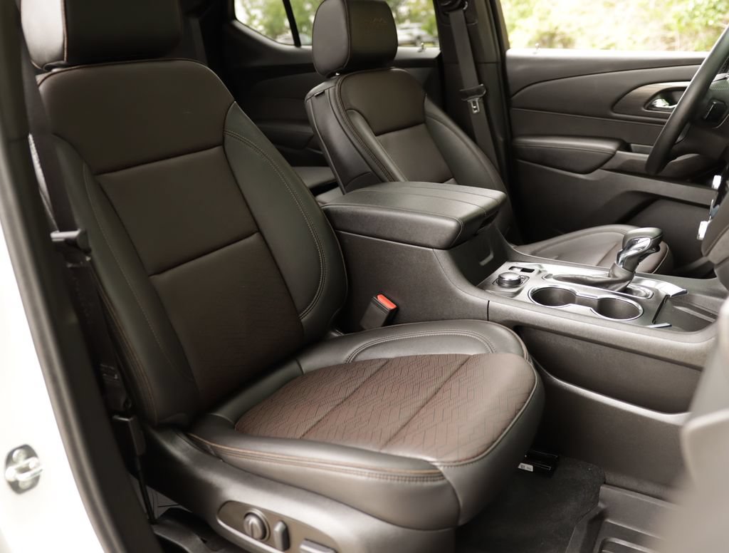 Used 2023 Chevrolet Traverse High Country w/ LPO, Floor Liner Package AWD/4WD image 36