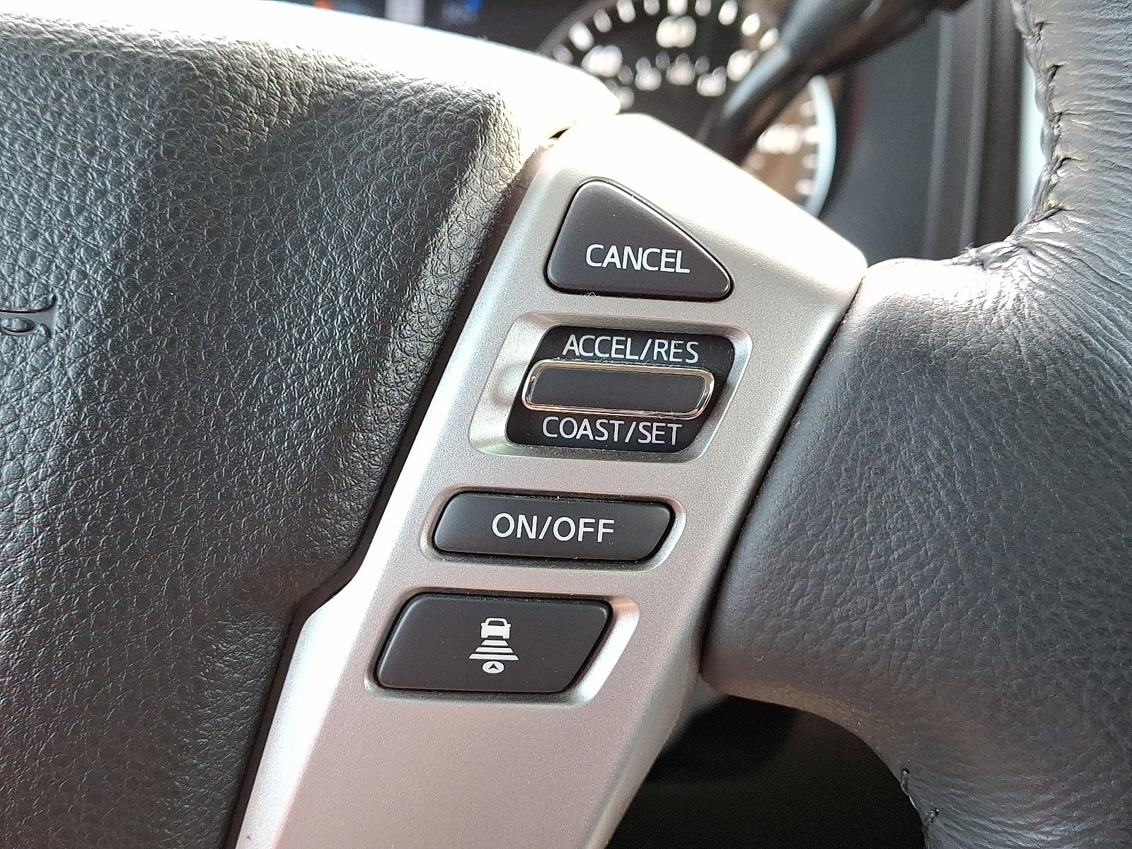 Used 2021 Nissan Titan SV w/ SV Convenience Package image 20