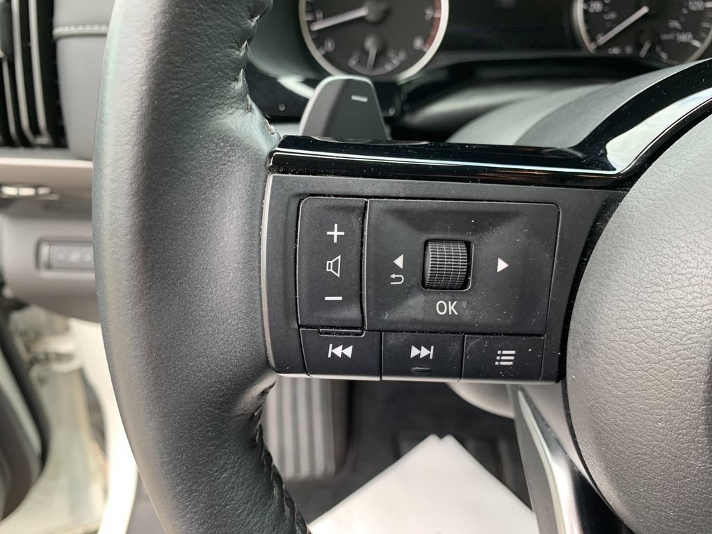 Used 2023 Nissan Pathfinder SL AWD/4WD image 29
