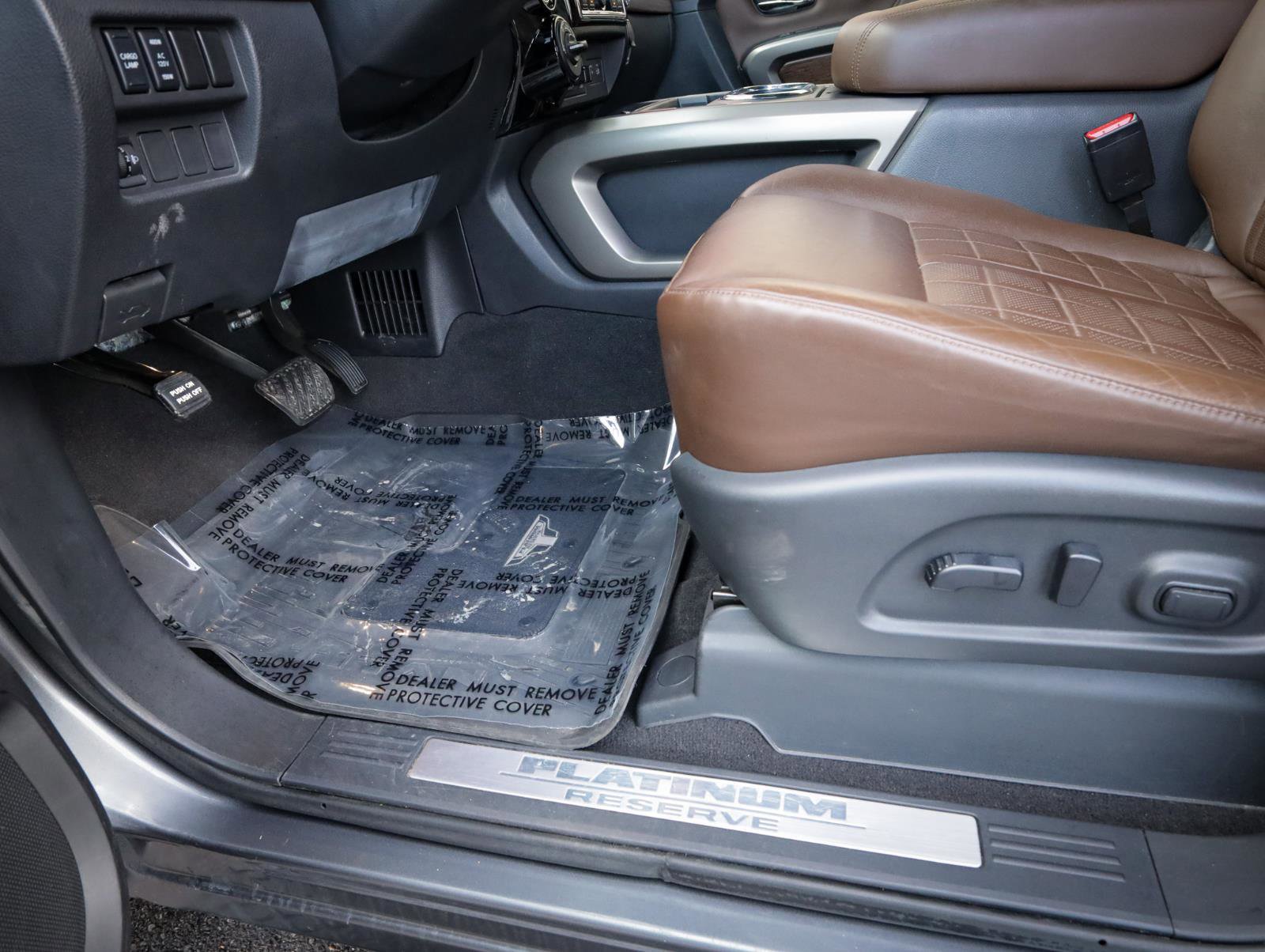 Used 2022 Nissan Titan Platinum Reserve image 14