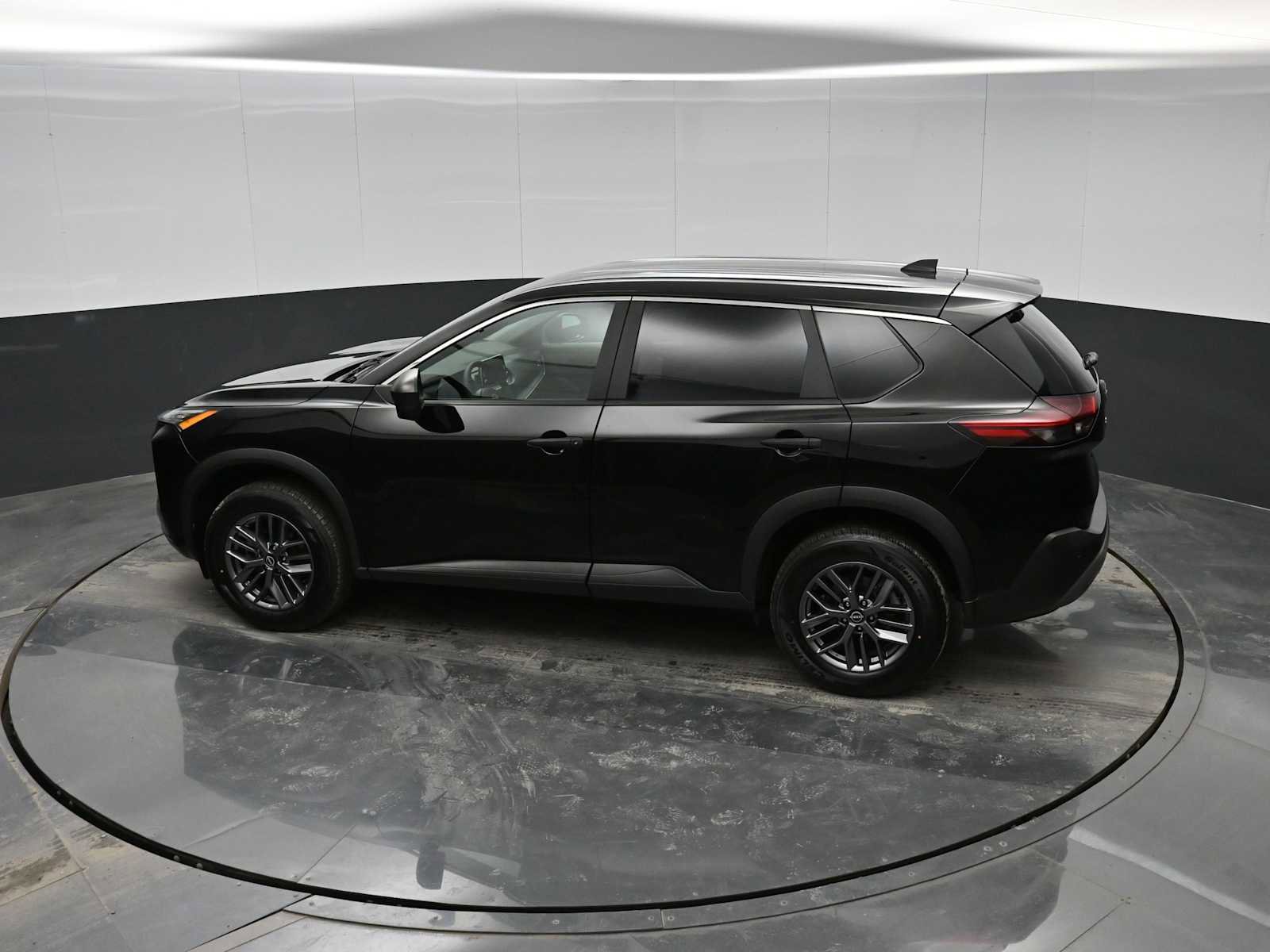 Used 2023 Nissan Rogue S image 25