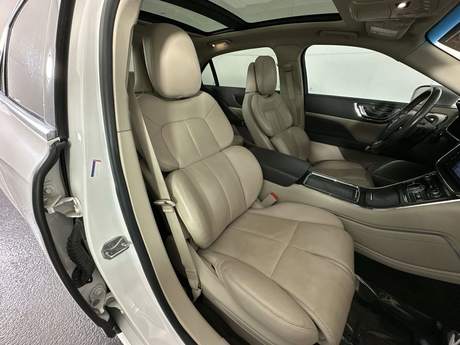 Used 2020 Lincoln Continental Reserve w/ Luxury Package image 27