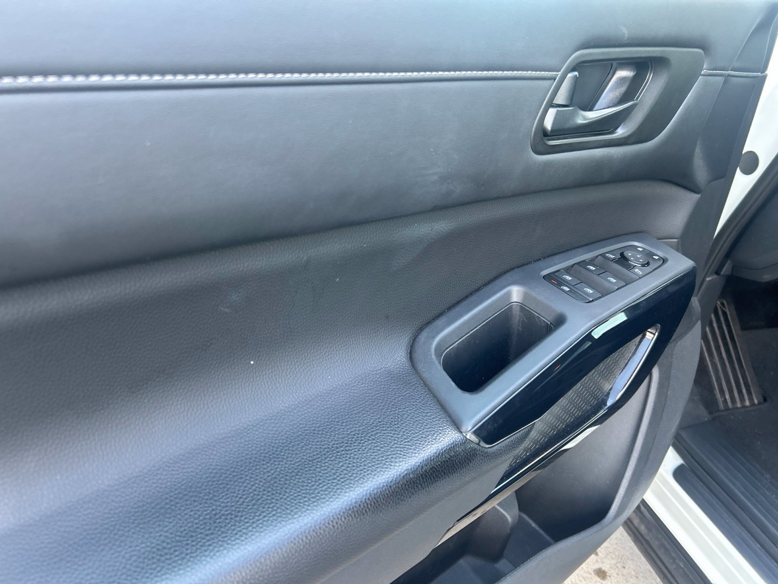 Used 2024 Nissan Pathfinder SV FWD image 17