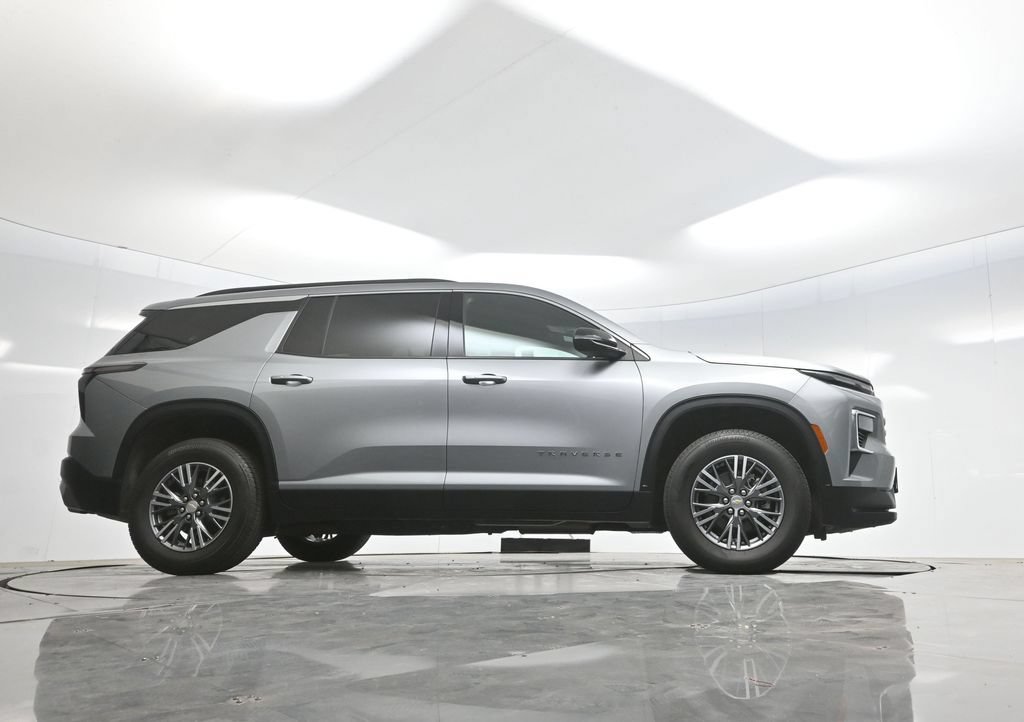 Used 2025 Chevrolet Traverse LT AWD/4WD image 59