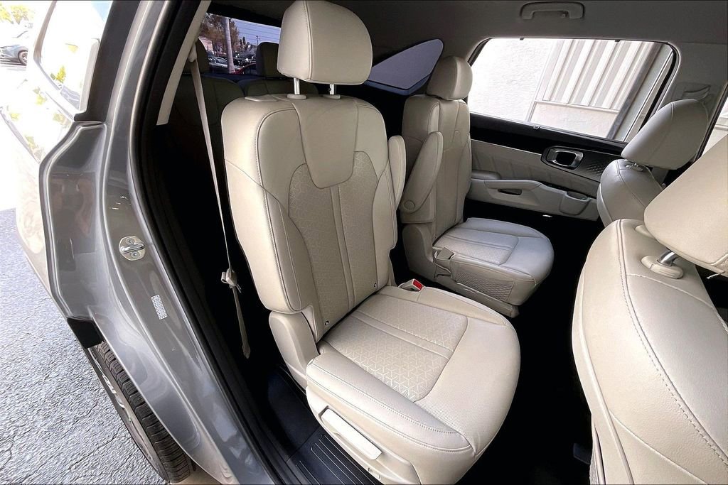 Used 2023 Kia Sorento SX Prestige image 16