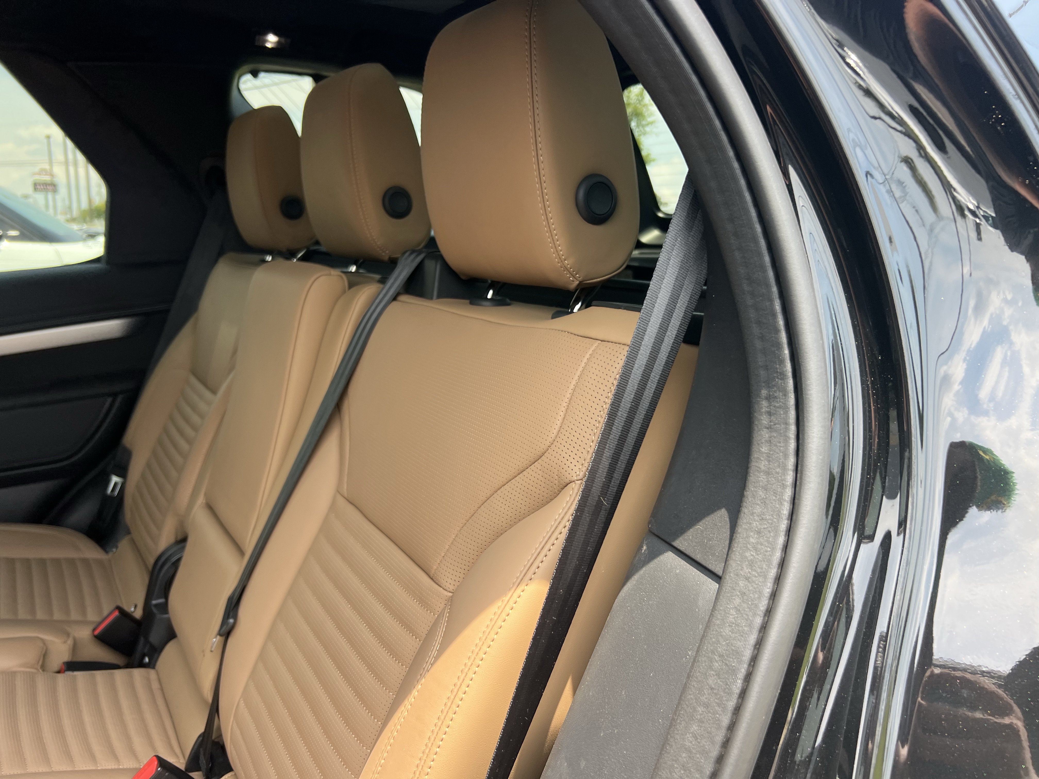Certified 2025 Land Rover Discovery Dynamic SE AWD/4WD image 30