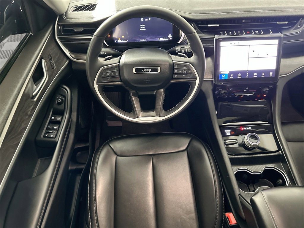 Used 2024 Jeep Grand Cherokee Limited w/ Black Appearance Package image 25