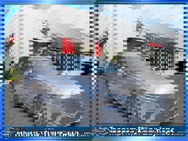 Used 2024 Genesis G70 2.5T image 1