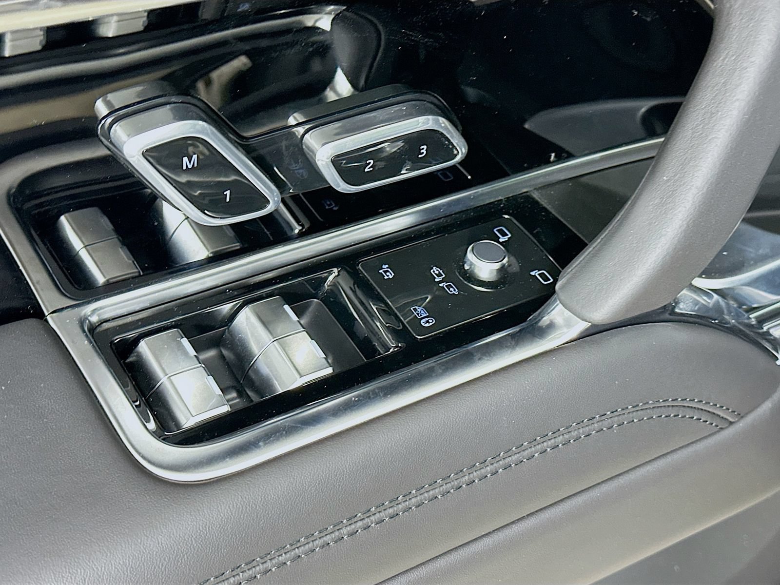 New 2026 Land Rover Range Rover SE AWD/4WD image 17