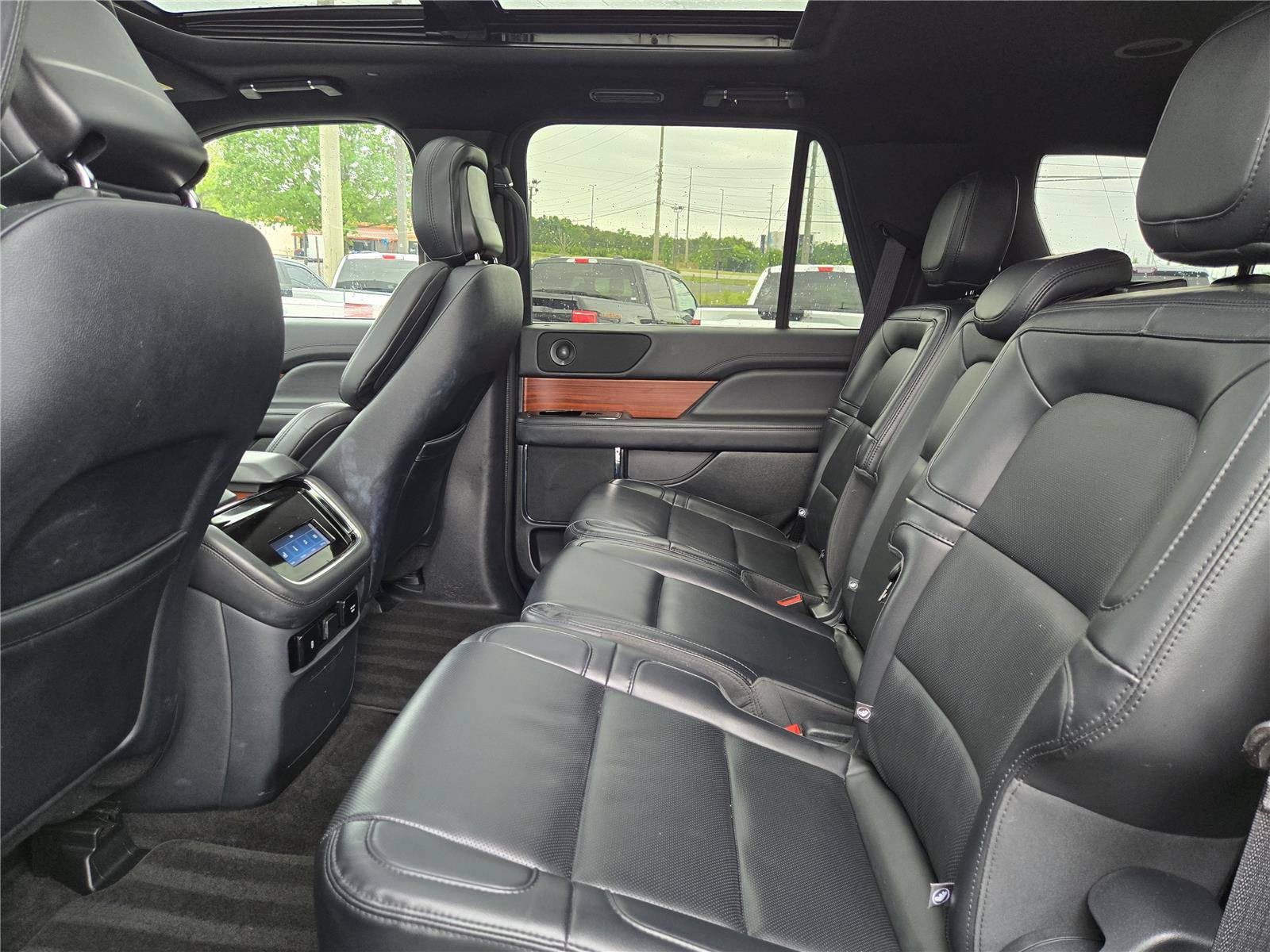 Used 2024 Lincoln Navigator Premiere AWD/4WD image 16