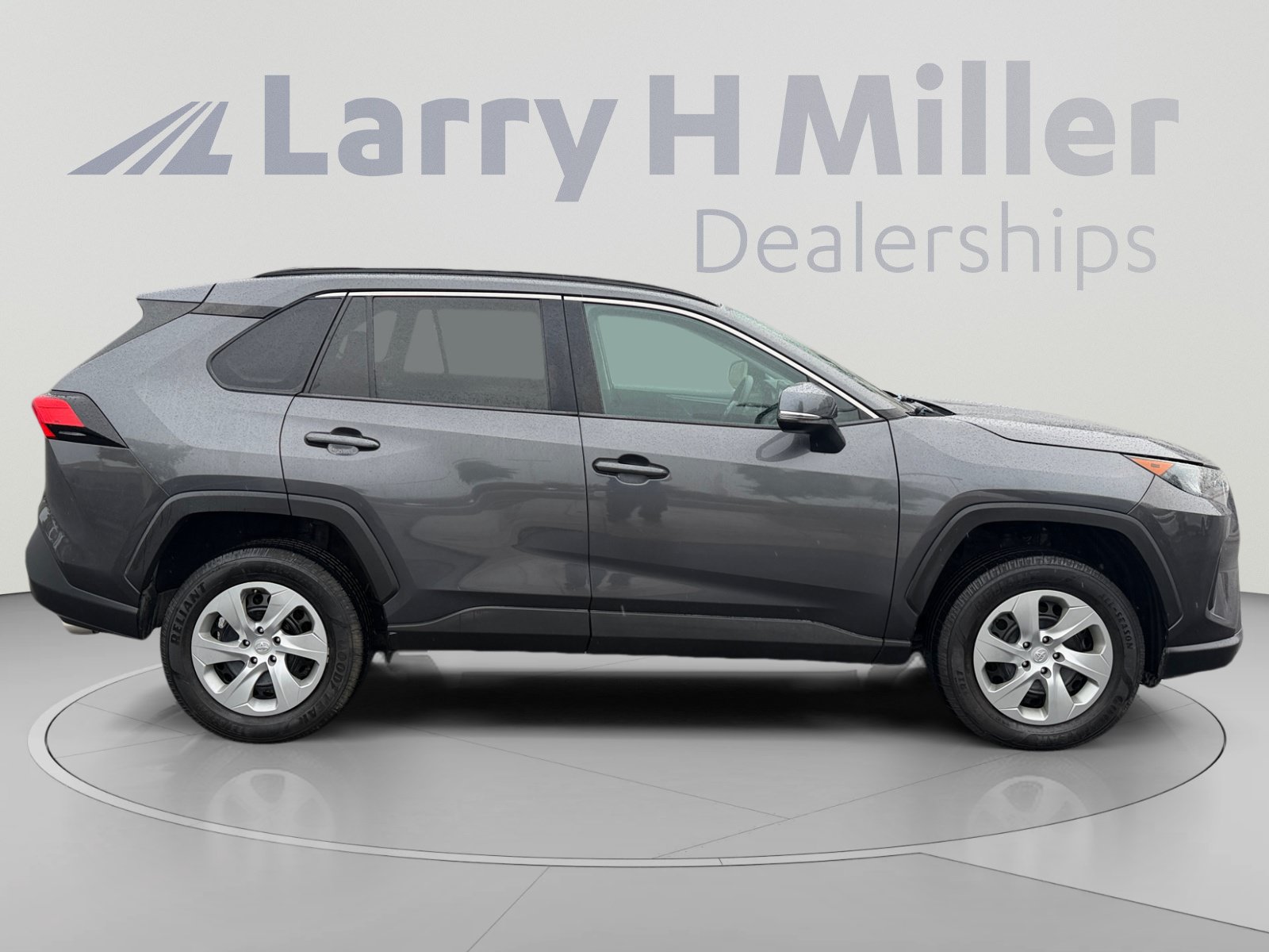Used 2021 Toyota RAV4 LE AWD/4WD image 6