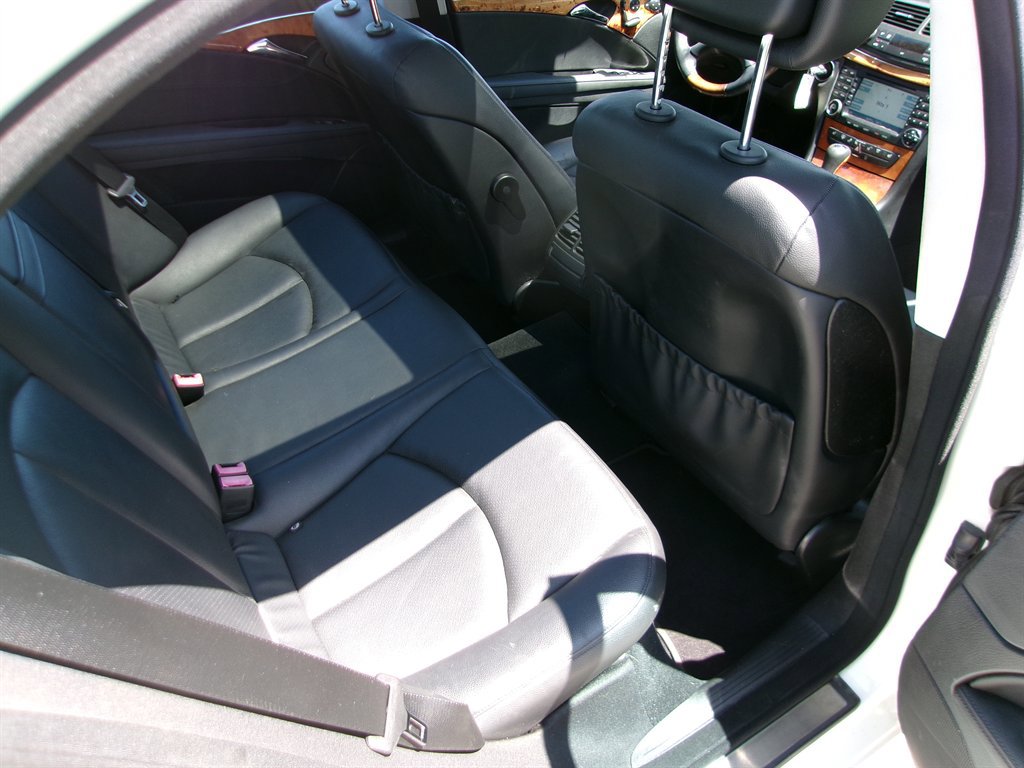 Used 2008 Mercedes-Benz E 350 4MATIC Sedan image 18
