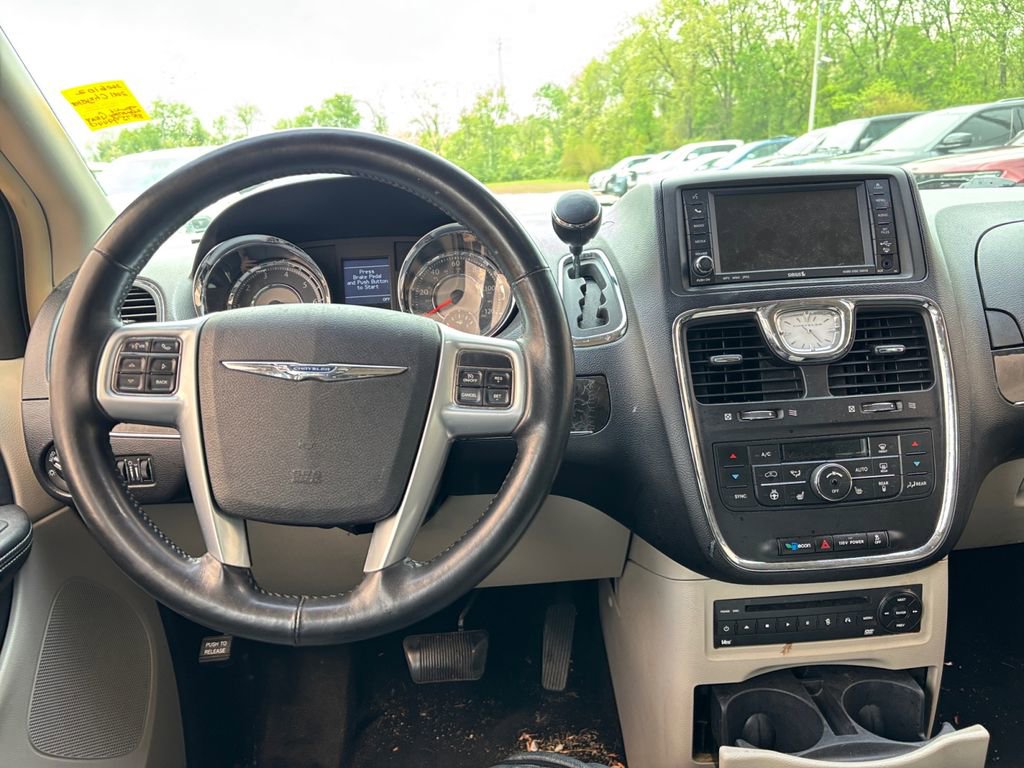 Used 2011 Chrysler Town & Country Touring-L w/ Entertainment Group #2 FWD image 32