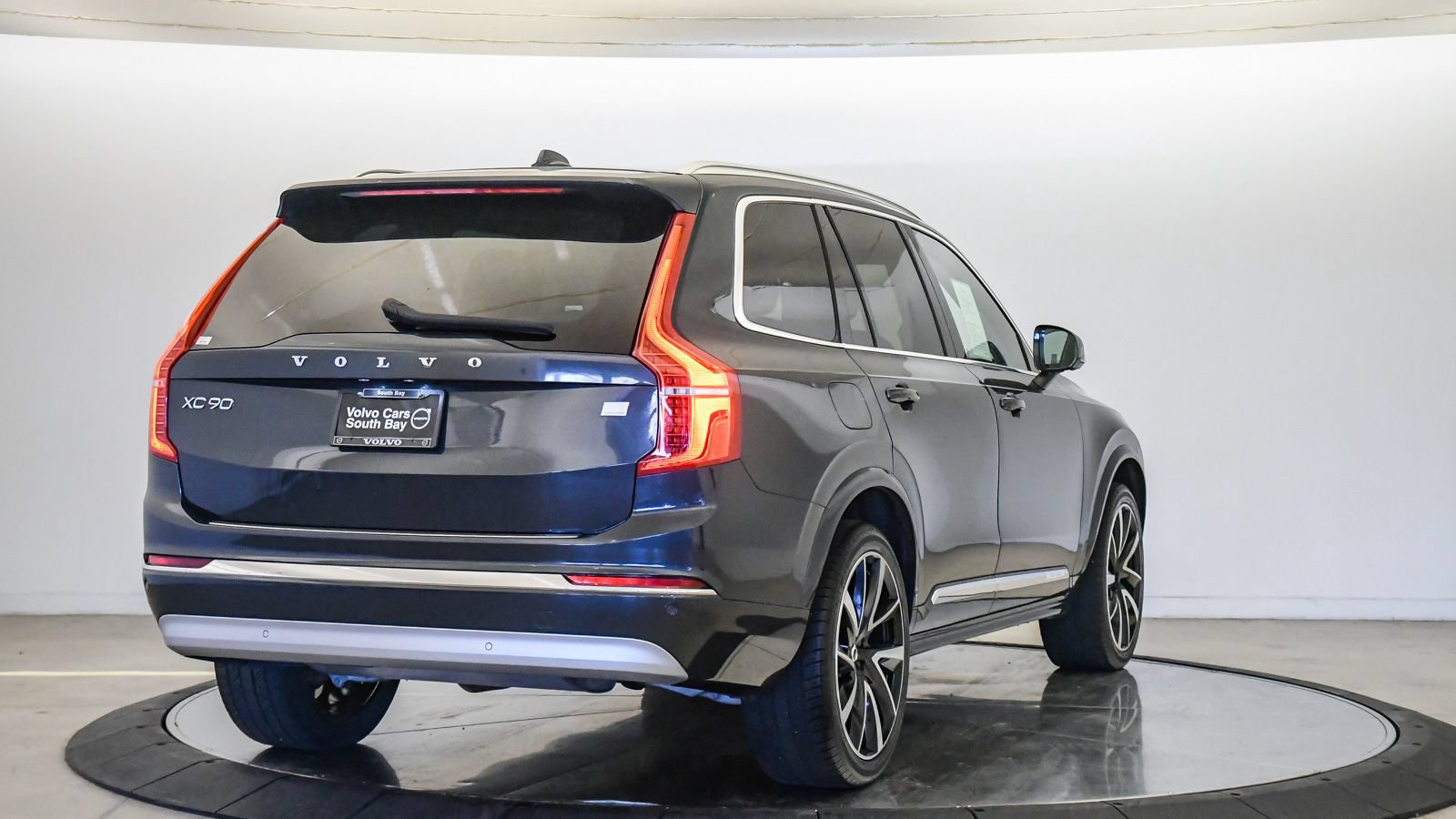 Used 2022 Volvo XC90 T8 Inscription Expression w/ Advanced Package AWD/4WD image 5