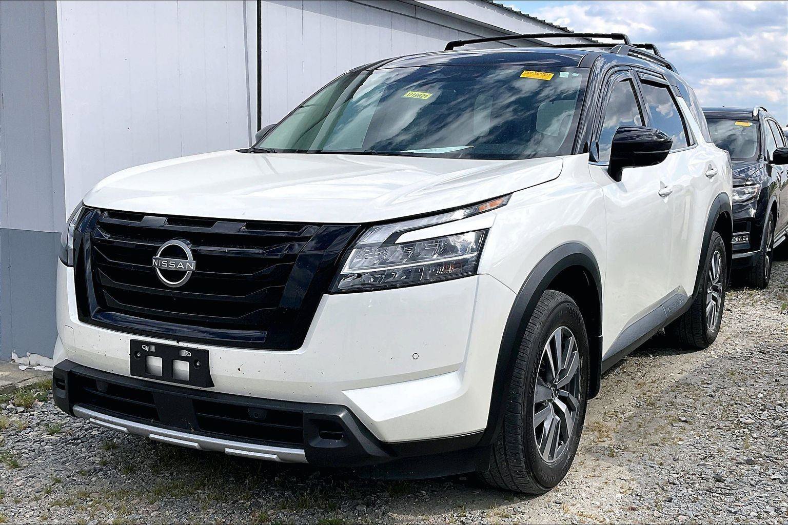 Certified 2024 Nissan Pathfinder SL image 2