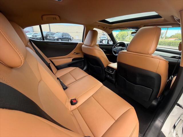 Used 2023 Lexus ES 350 w/ Accessory Package (Z2) FWD image 13
