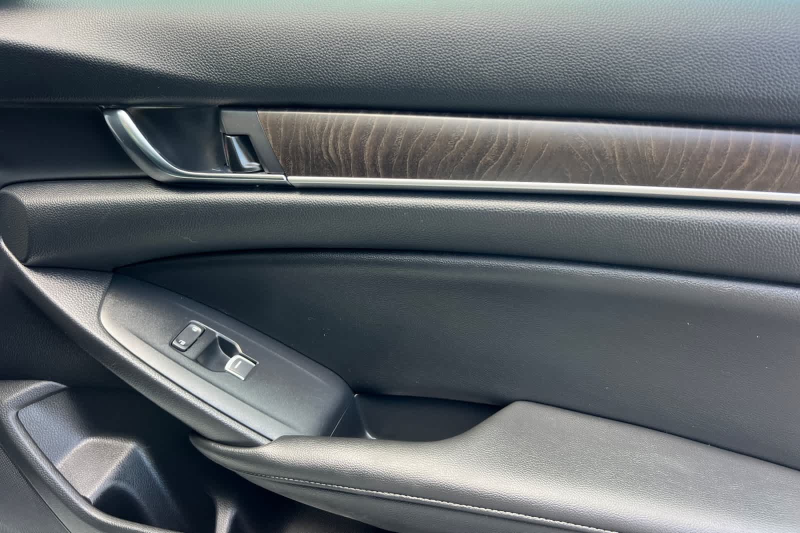 Used 2019 Honda Accord EX-L image 18