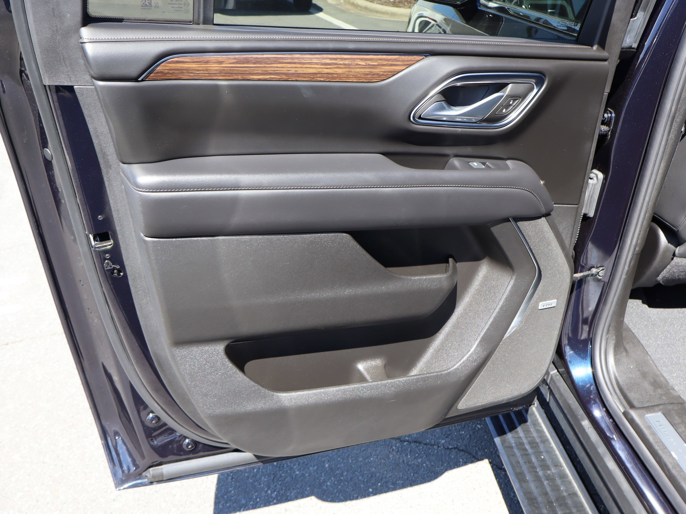 Used 2024 Chevrolet Suburban High Country w/ Advanced Technology Package AWD/4WD image 33