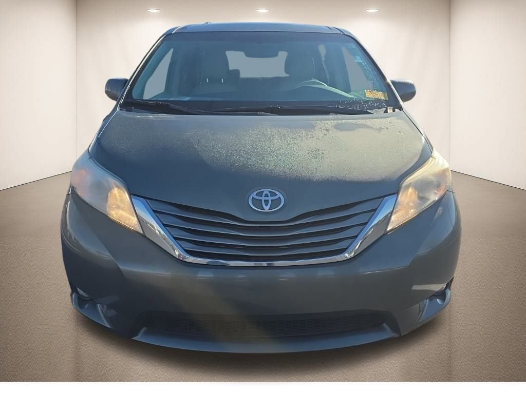 Used 2014 Toyota Sienna XLE image 16