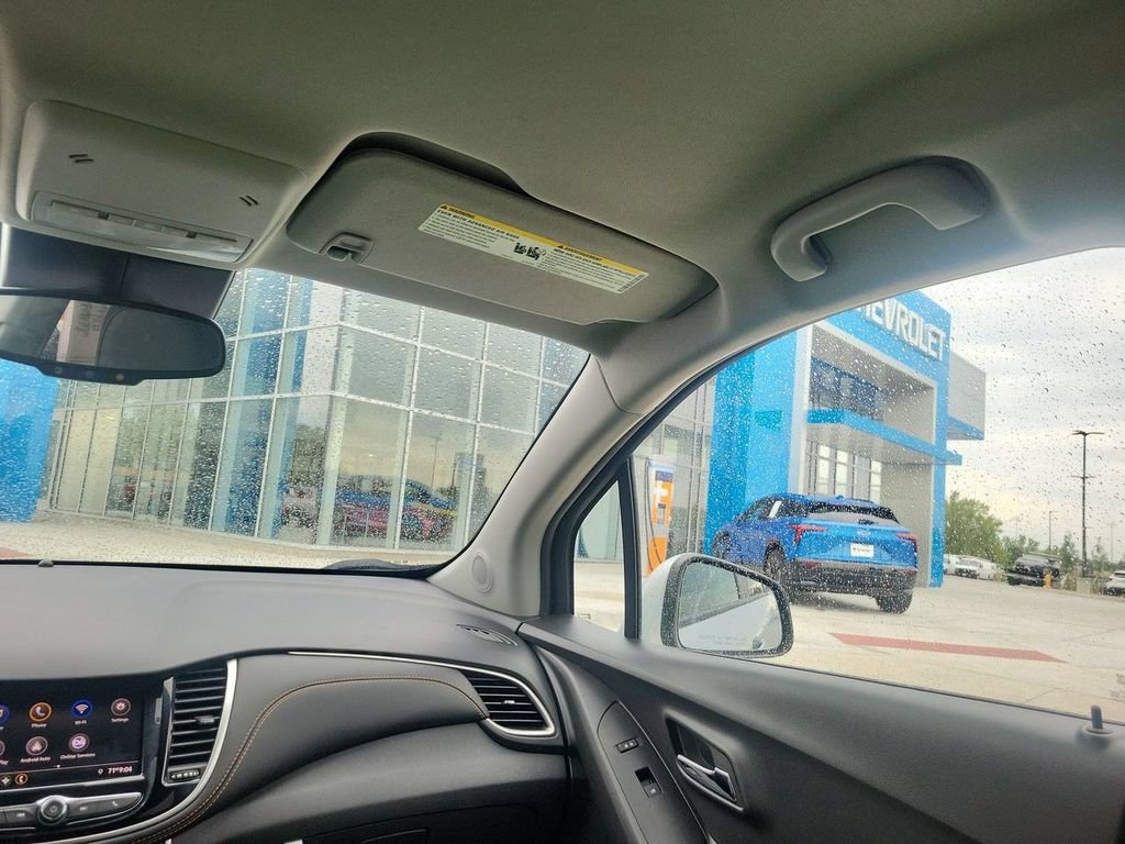 Used 2022 Chevrolet Trax LT w/ LT Convenience Package AWD/4WD image 12