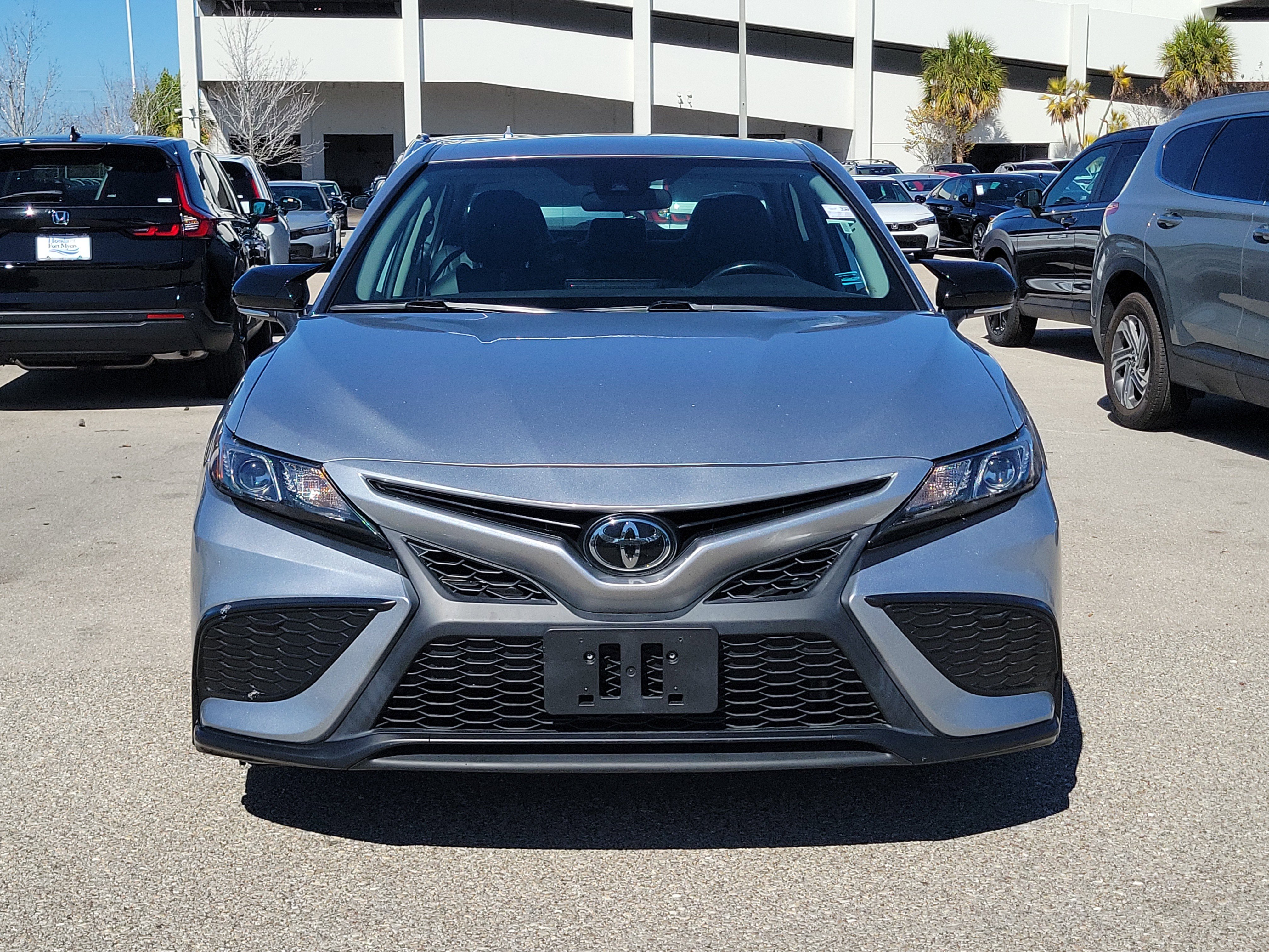 Used 2023 Toyota Camry SE image 2