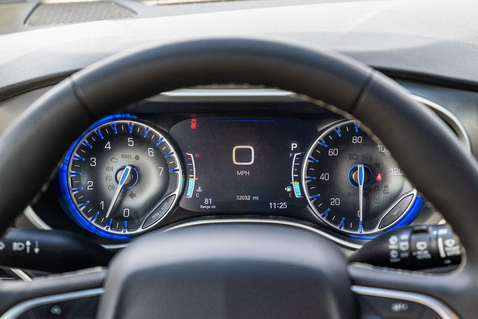 Used 2025 Chrysler Pacifica Select image 28