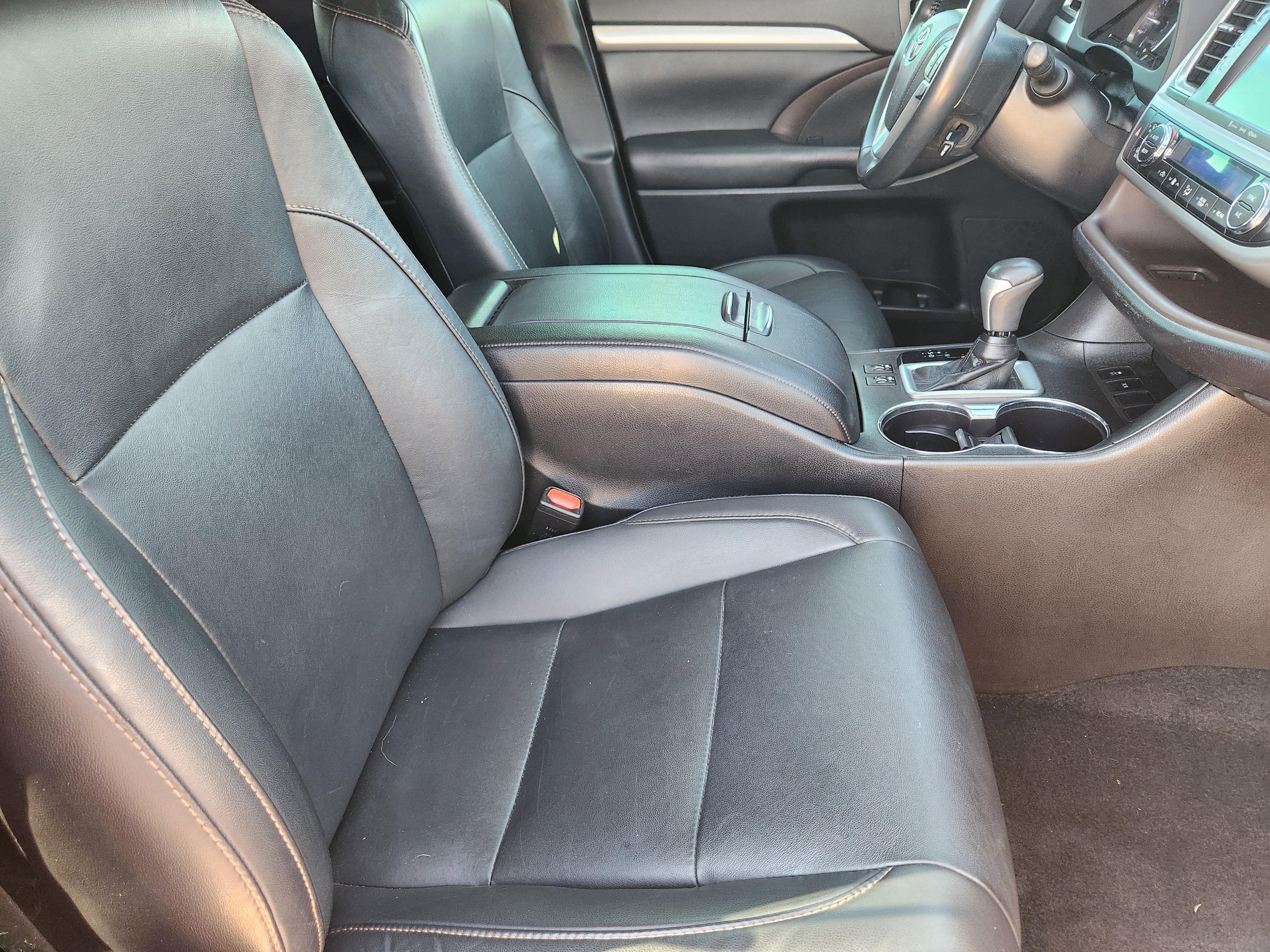 Used 2019 Toyota Highlander XLE image 14