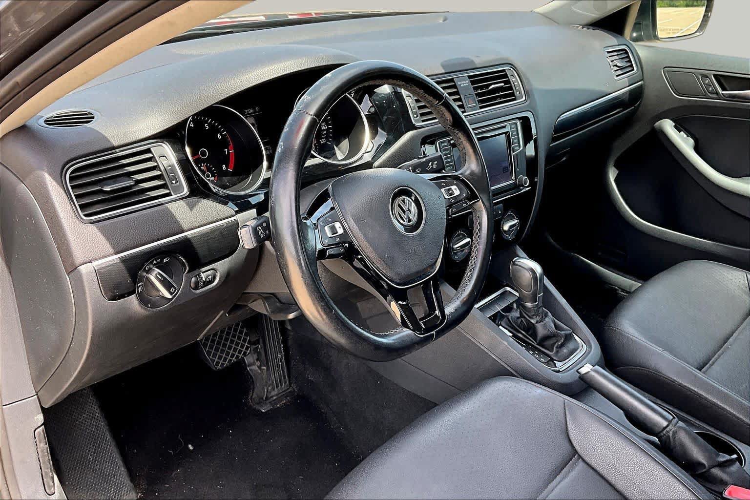 Used 2016 Volkswagen Jetta SEL w/ Lighting Package FWD image 18