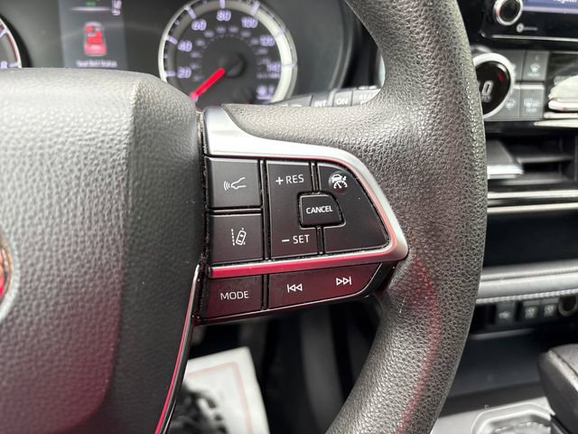 Used 2021 Toyota Highlander L AWD/4WD image 12