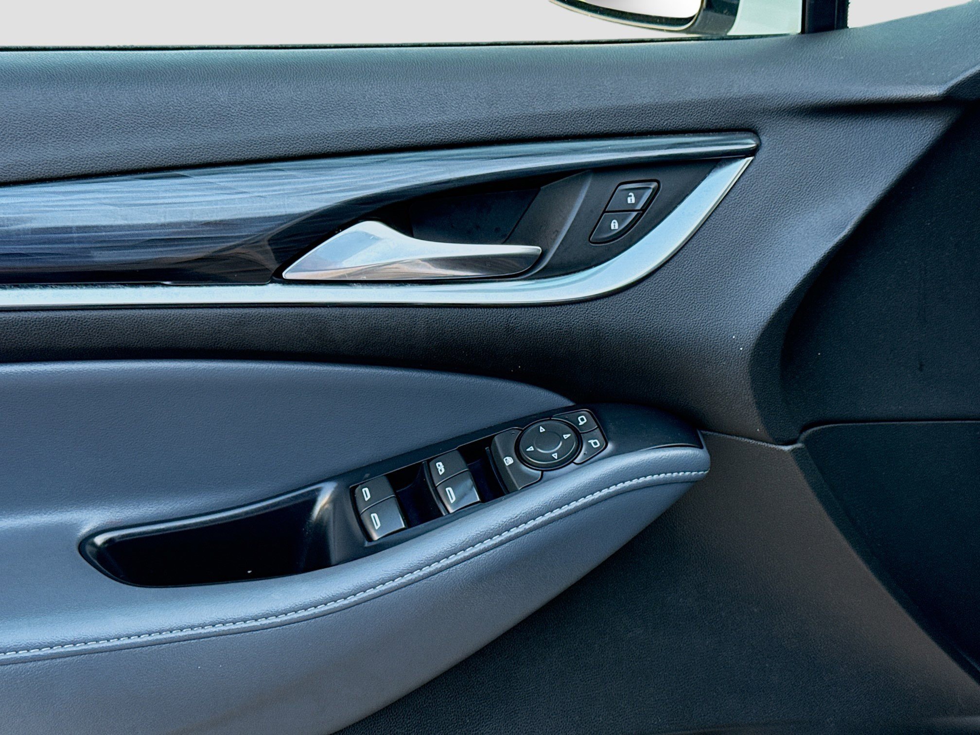 Used 2021 Buick Enclave Essence w/ Sound and Sites Package image 16