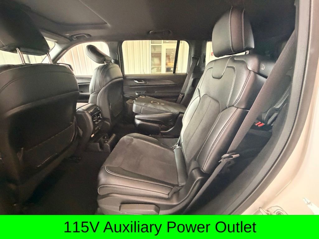Used 2024 Jeep Grand Cherokee L Altitude AWD/4WD image 10
