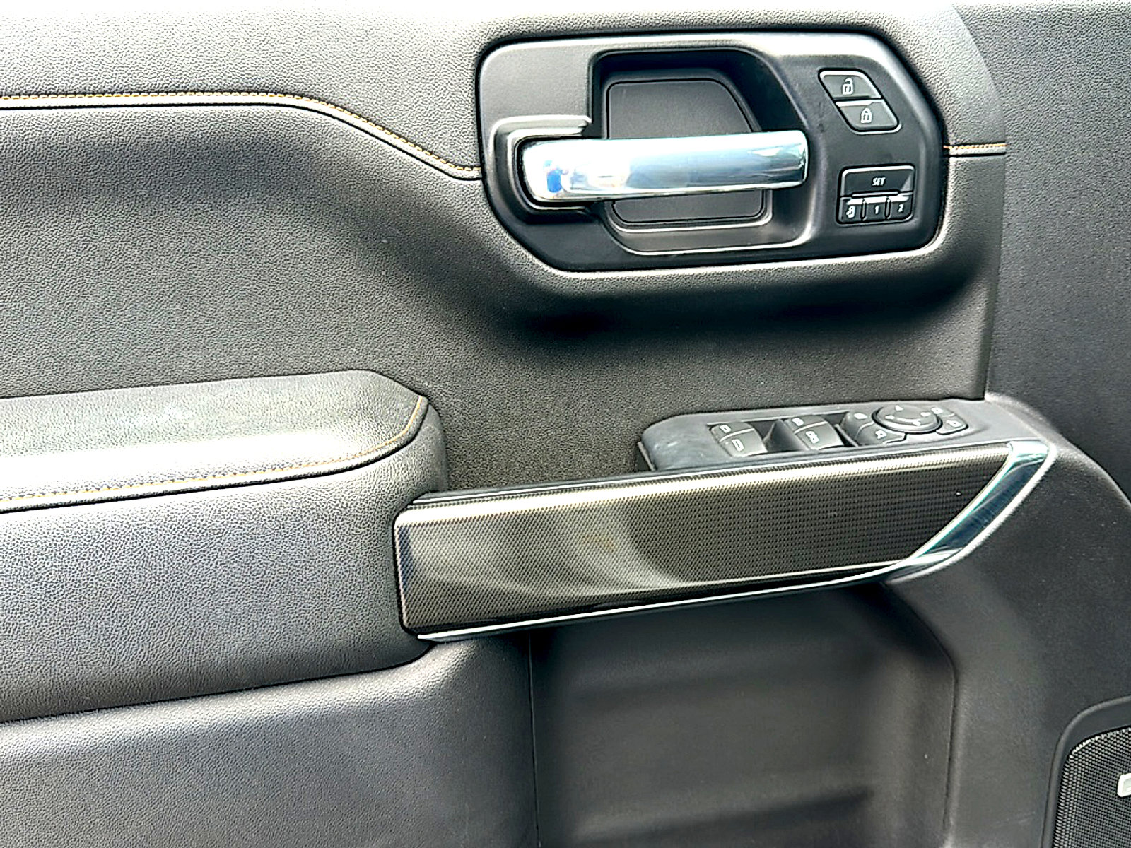 Used 2022 GMC Sierra 1500 AT4 w/ AT4 Preferred Package image 16