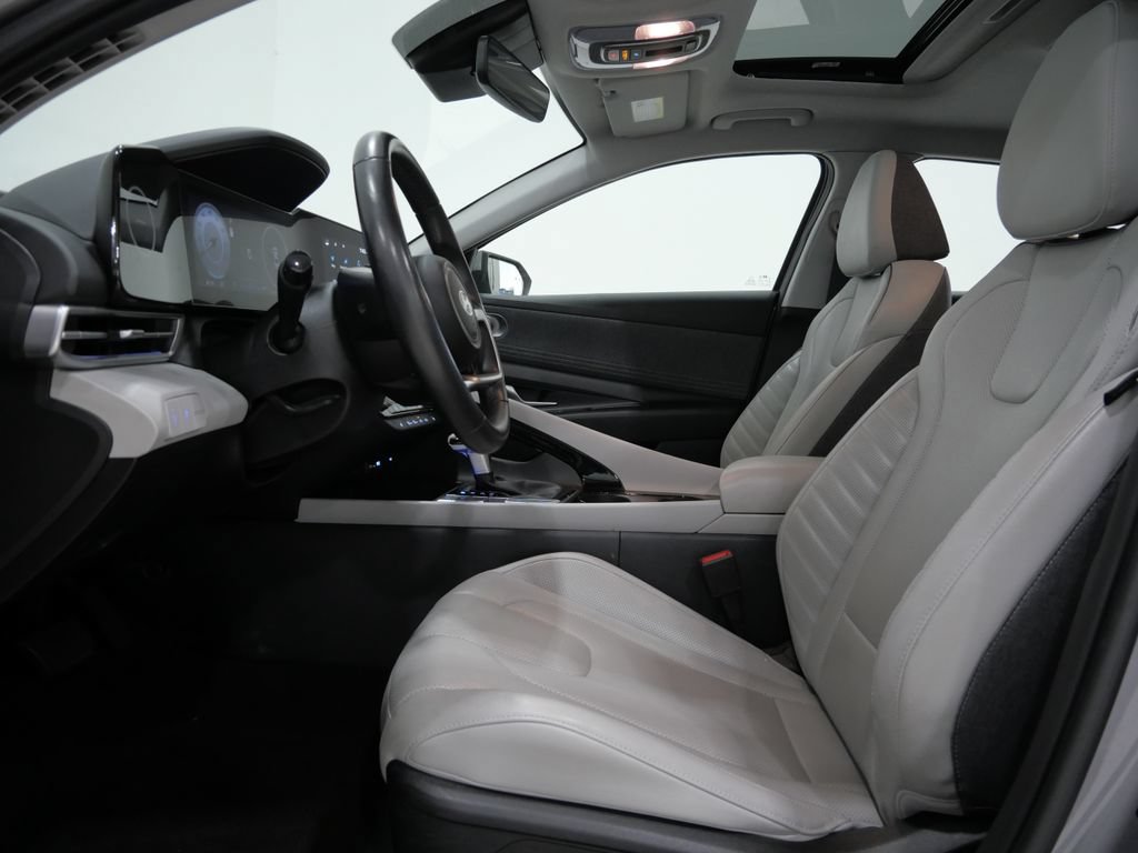 Used 2025 Hyundai Elantra Limited FWD image 13