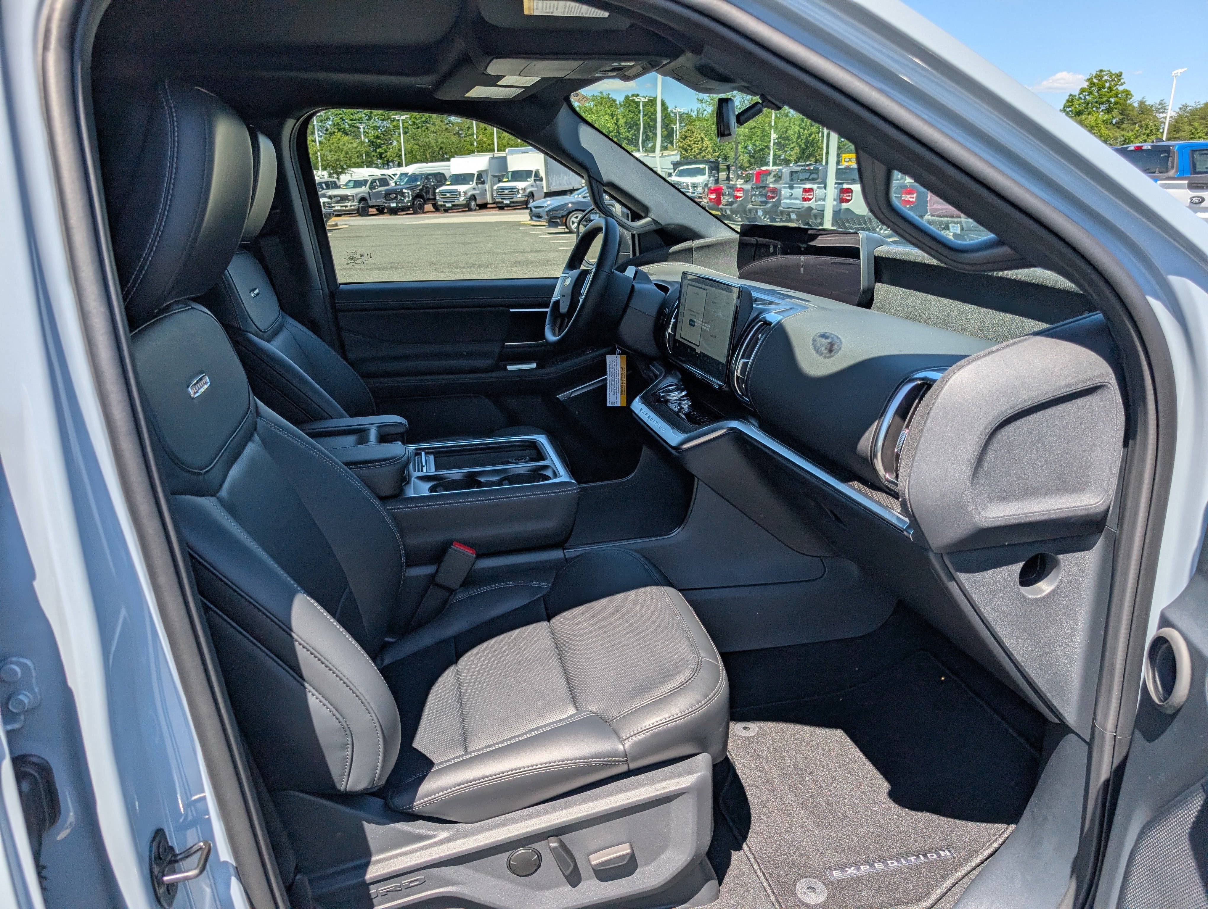 New 2026 Ford Expedition Platinum w/ Stealth Appearance Package AWD/4WD image 7