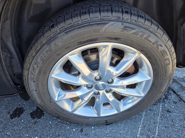 Used 2017 Jeep Cherokee Limited image 25