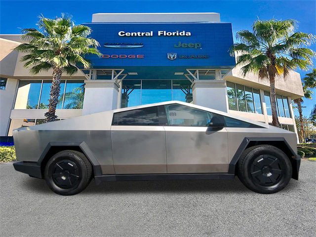 Used 2024 Tesla Cybertruck AWD Crew Cab image 4