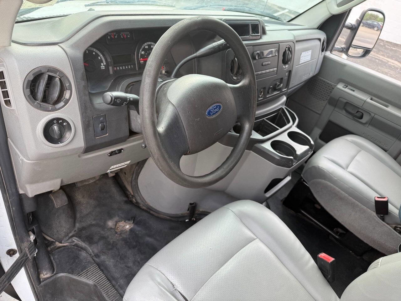 Used 2017 Ford E-450 and Econoline 450 Super Duty w/ Power Windows & Locks Group RWD image 9