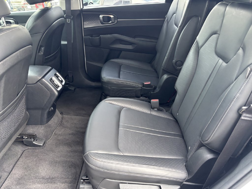 Used 2025 Kia Sorento EX AWD/4WD image 23