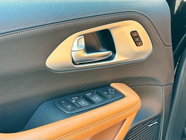 Used 2025 Chrysler Pacifica Pinnacle image 18