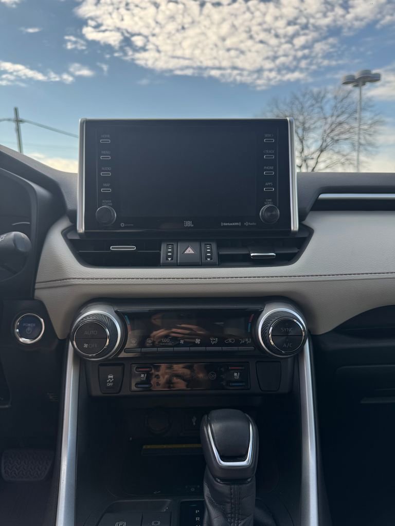 Used 2020 Toyota RAV4 Limited image 20