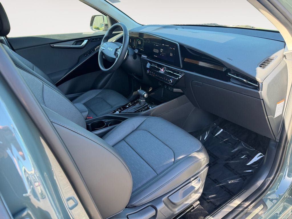 Used 2025 Kia Niro FWD image 26