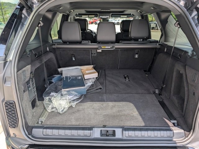 Certified 2024 Land Rover Discovery Dynamic SE image 23