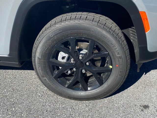 New 2025 Jeep Grand Cherokee Altitude AWD/4WD image 11
