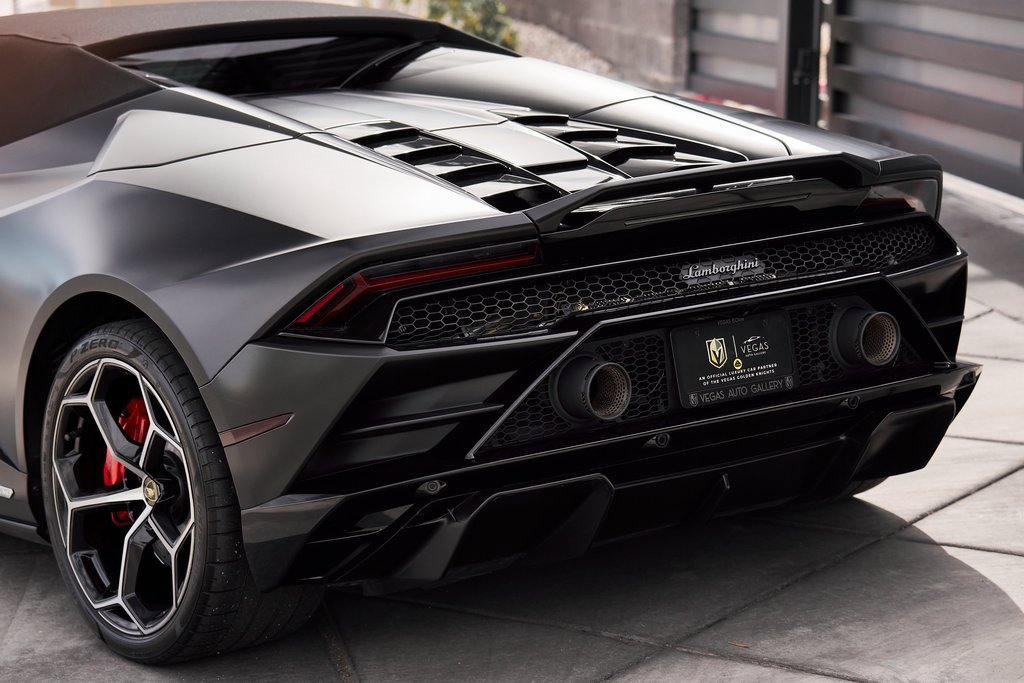 Used 2021 Lamborghini Huracan EVO image 10